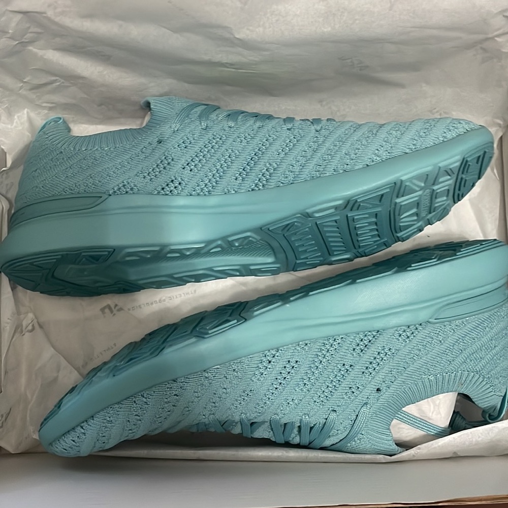 APL Techloom wave shoes